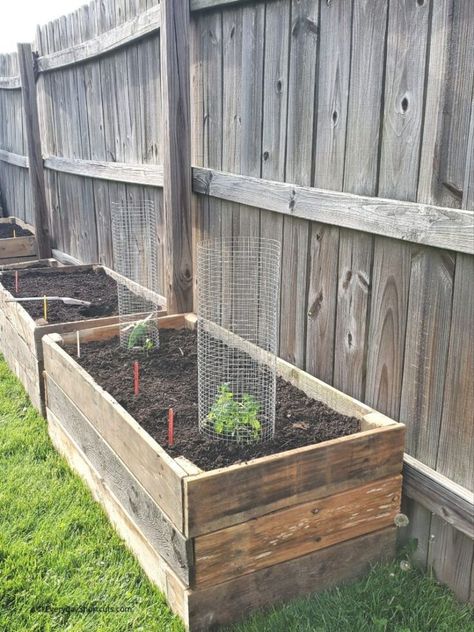 Wood Garden Beds, Above Ground Garden, Raised Garden Beds Diy Vegetables, Pallet Projects Garden, Raised Garden Bed Plans, Garden Boxes Raised, Building Raised Garden Beds, Raised Flower Beds, Building A Raised Garden