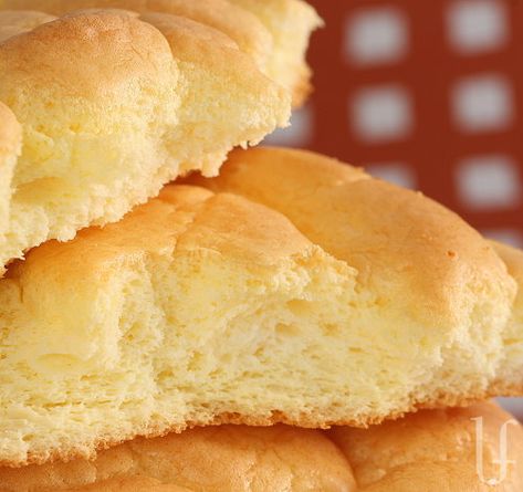 Cloud Bread -- no flour - 7 carbs -  not really bread, but can be used for a lot of things Oopsie Bread, Pain Sans Gluten, Cloud Bread, Carb Foods, Thm Recipes, Low Carbs, Bariatric Recipes, Think Food, Keto Food