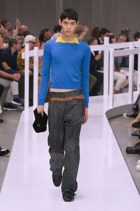 Prada Spring 2025 Men's Ready-to-Wear Runway, Fashion Show & Collection Review [PHOTOS] Prada Runway 90s, Prada Looks, Prada Ss25, 90s Menswear, Prada Menswear, Prada Collection, Prada Spring, Spring 2025, Show Collection