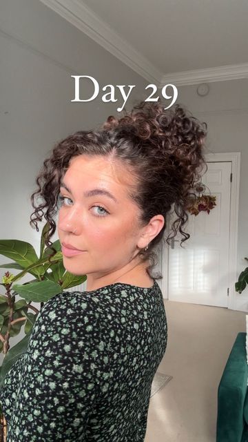 Sophie Marie on Instagram: "Quick & easy curly updo versatile for any occasion @sophiemariecurly Day 29 of 30 days of curly hairstyles! ✨🗓️✨ I LOVE this easy updo, it’s a clip from @bootsuk it’s called “Boots side style jaw clip tortoiseshell” on their website, they have in store too 💫 I like how the clip flattens the hair unlike a regular claw clip and blends in with the updo. ➰ I used some mini claw clips also from boots to shape the hair at the front and secure it. You may not need to do Easy Curly Updo, Mini Claw Clips, Length Of Hair, Easy Updo, Jaw Clip, Curly Updo, Easy Updos, Claw Clips, Curly Hairstyles