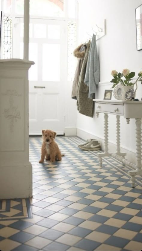 Hall Tiles, The London Look, Checkerboard Floor, Tiled Hallway, Hallway Designs, London Look, Hal Decor, 아파트 인테리어, Bathroom Floor Tiles