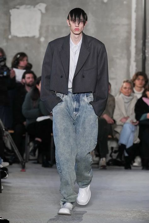 Double Breasted Blazer Men, Cropped Blazer Outfit, Fall 2023 Menswear, Hed Mayner, 2023 Menswear Fashion Show, Paris Fashion Week Men, Mens Outfit Inspiration, Menswear Fashion Show, Menswear Fashion