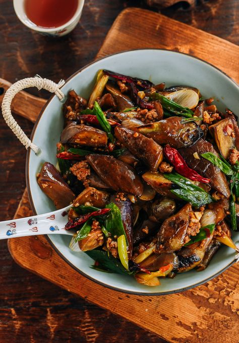 Fish fragrant eggplant or yuxiang qiezi (鱼香茄子) is a delicious Sichuan Chinese recipe that doesn't actually have fish in it! It's a spicy, sweet, tangy, and savory eggplant dish popular across China. Source: thewoksoflife.com Chinese Eggplant Recipes, Chinese Eggplant, Recipes Spicy, Wok Of Life, Woks Of Life, The Woks Of Life, Chinese Recipe, Asian Vegetables, Eggplant Dishes