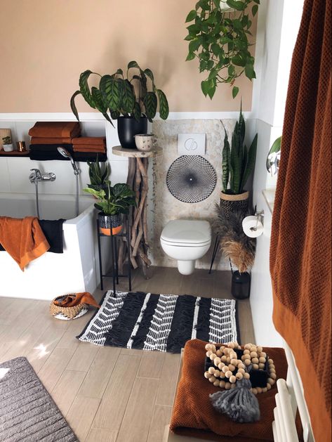 Boho Goth Bathroom Ideas, Dark Bohemian Decor Bedroom, Boho Luxe Bathroom, Dark Boho Bathroom Decor, Boho Witchy Bathroom, Boho Small Home Decor, Bathroom Decor Inspiration Bohemian, Goth Boho Bathroom, Goth Boho Decor Bathroom