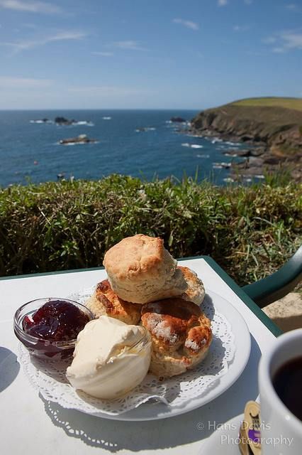 British Meals, Cornish Cream Tea, Cornish Cottage, Cornish Coast, English Summer, Cream Tea, Cornwall England, Personal Aesthetic, Local Food