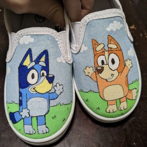 Bluey Cartoon Painted Shoes, Bluey Painted Shoes, Bluey Shoes Diy, Bluey Custom Shoes, Hand Painted Shoes Diy, Painted Shoes Ideas, Bluey Shoes, Painted Vans Slip On, Drawing For Adults