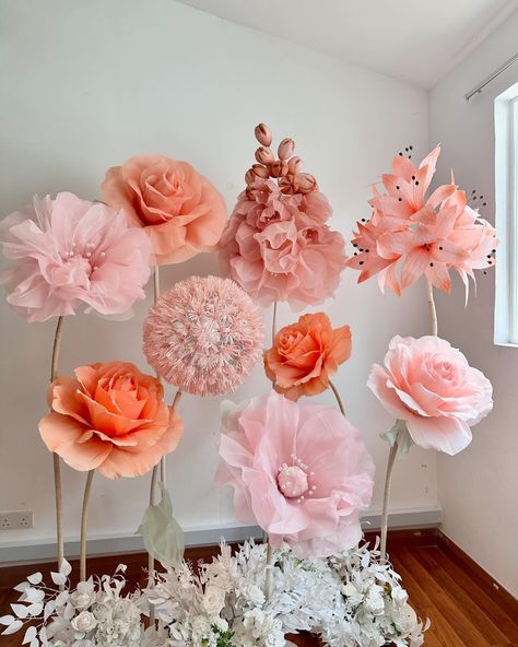 Paper Flowers Malaysia | Which set is your favorite? ❤️ | Instagram Flower Stand For Wedding, Giant Flowers Diy, Wildflower Baby Shower, Fairy Garden Party, Wedding Design Decoration, Flower Installation, Organza Flowers, Flower Stand, Giant Paper Flowers