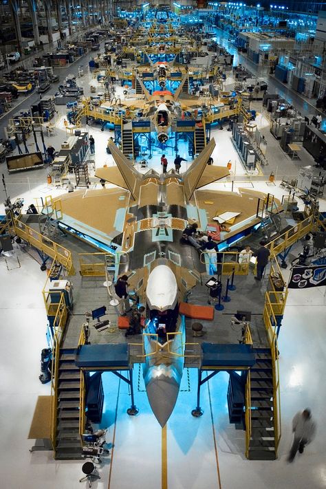 Fighter jet assembly line - Imgur Photo Avion, F22 Raptor, Air Fighter, Jet Engine, Military Jets, Military Aviation, Jet Aircraft, Assembly Line, Jet Plane