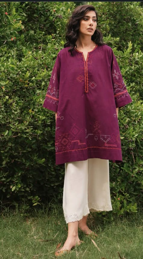 Pant Design For Kurti, Simple Shirts Design Pakistani, Pakistani Kurta Designs Women, Short Kurta Designs Women, Shalwar Kameez Designs For Women, Shirts Designs Pakistani, Pakistani Kurta Designs, Pakistani Kurti, Simple Dress Casual