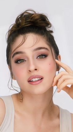 Romantic Makeup, Mekap Mata, Turkish Actress, Barbie Makeup, Swag Makeup, Simple Makeup Looks, Smink Inspiration, Dope Makeup, Bridal Makeup Looks