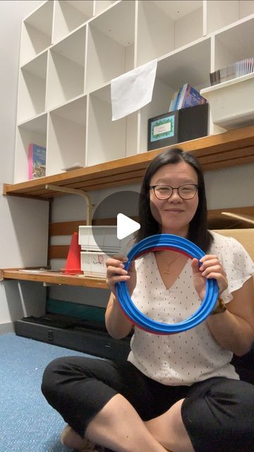 Cindy @ Your Kids OT ✏️🍪🇦🇺🐕 on Instagram: "BILATERAL COORDINATION ACTIVITIES USING PLASTIC RINGS  Welcome to the little closet room that I can use at a school that I go to! I had a cancellation so had a few minutes to record some of the activities we are doing this week with plastic rings.   Bilateral coordination is the ability to use the left and right sides of the body in a coordinated way. Sometimes we use both sides simultaneously, sometimes one is dominant and the other side helps, sometimes we coordinate the upper body with the lower body.  Crossing the midline is a key skill that helps us to see if the left and right sides of the body are integrated. Can the left hand move to the right side of the body without compensation or does the child switch hands in the middle?   Here ar Bilateral Hand Coordination Activities, Eye Hand Coordination Activities Kids, Bilateral Activities For Kids, Left And Right Activities, Bilateral Integration Activities, Hand Eye Coordination Activities Kids, Bilateral Coordination Activities Kids, Motor Planning Activities For Kids, My Body Activities For Preschoolers