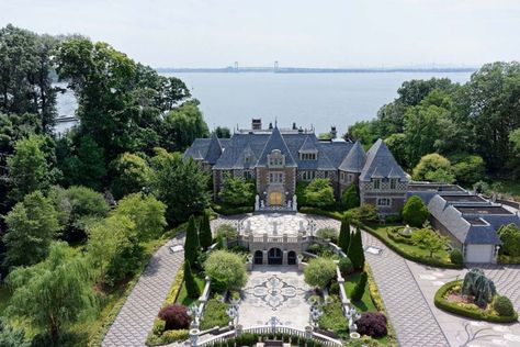 The Great Gatsby Mansion is For Sale — House of the Day Gatsby Mansion, Gorgeous Mansions, Great Gatsby Aesthetic, Tom Buchanan, Gatsby Aesthetic, Gatsby House, Long Island Mansion, Extravagant Homes, Home Hair Salons