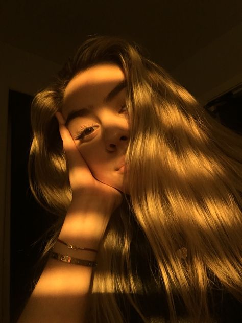 Golden Hour Selfie, Honey Aesthetic, Fotos Ideas, Golden Hour Photos, Golden Hour Photography, 2022 Fashion, Selfie Ideas, Insta Photo Ideas, Insta Photo