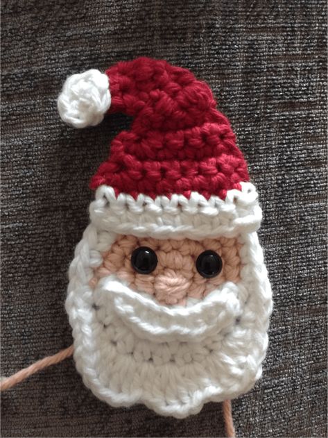 Free crochet pattern - Santa Claus Appliqué - Natalina Craft Christmas Applique Patterns, Christmas Tree Applique, Tree Applique, Crochet Santa Hat, Santa Applique, Crochet Christmas Ornaments Free, Crochet Applique Patterns Free, Crochet Ornament Patterns, Christmas Crochet Patterns Free