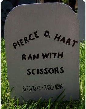 Diy Gravestone Halloween, Funny Halloween Tombstone Names, Halloween Head Stones, Funny Halloween Tombstones, Halloween Headstones Funny, Funny Gravestones Halloween, Halloween Tombstone Sayings, Funny Halloween Headstone Sayings, Halloween Headstone