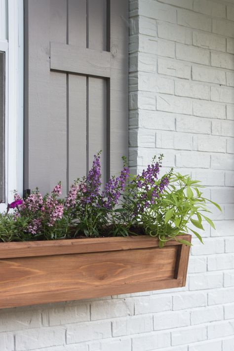 Window Planters Diy, Diy Window Box Planter, Planters For Shade, Cedar Window Boxes, Window Boxes Diy, Window Box Flowers, Window Planters, Window Planter Boxes, Easy Landscaping