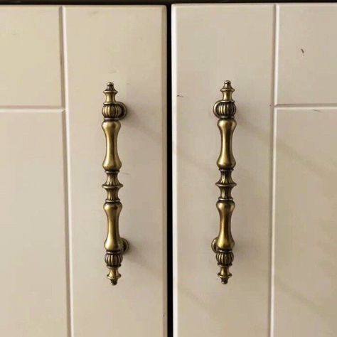 Victorian Cabinet Knobs, Vintage Cupboard Handles, Vintage Kitchen Door Handles, Brass Furniture Hardware, Vintage Cabinet Handles, Brass Wardrobe Handles, Wardrobe Handles Ideas, Victorian Kitchen Cabinets, Cupboard Hardware