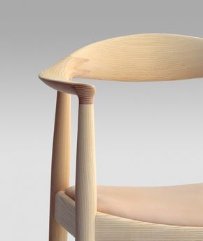 THE chair. Hans Wegner, one of the great heros of Scandinavian modern. Such elegant work. Chair Detail, Wegner Chair, Wood Chair Design, Scandinavian Lifestyle, Wood Details, Richard Nixon, Chair Furniture, Round Chair, Hans Wegner