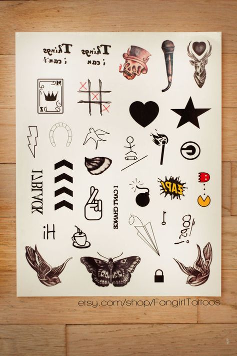 Replica One Direction temporary tattoos. | 19 Perfect Gifts Every One Direction Fan Needs In Their Life One Direction Gifts, One Direction Tattoos, One Direction Drawings, One Direction Merch, One Direction Art, Desenho Tattoo, One Direction Pictures, I Love One Direction, Zayn Malik