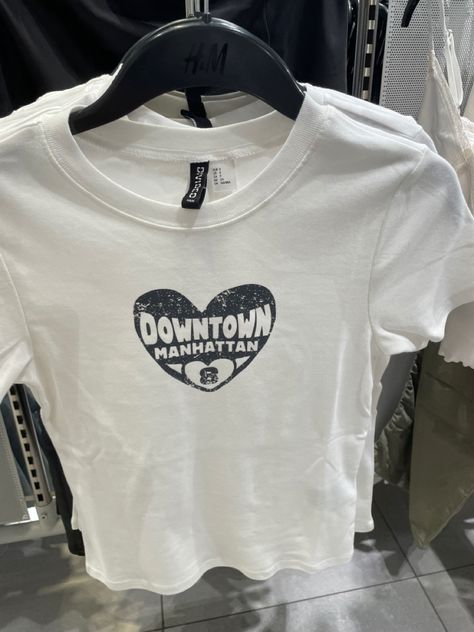 downtown girl aesthetic shirt H&M Graphic Tops Aesthetic, Hm Aesthetic Outfits, Downtown T Shirt, H M Shirts & Tops, Aesthetic H&m Clothes, Downtown Girl Wishlist, Downtown Girl Shirts, Downtown Girl Accessories, H&m Clothes