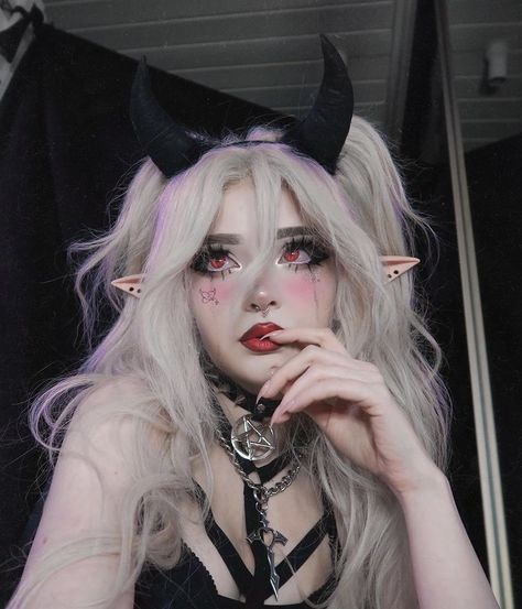 E Girl Makeup, Goth Makeup, Anime Boyfriend, Girls Makeup, Cosplay Outfits, Aesthetic Hair, White Hair, Aesthetic Girl, Maquillaje De Ojos