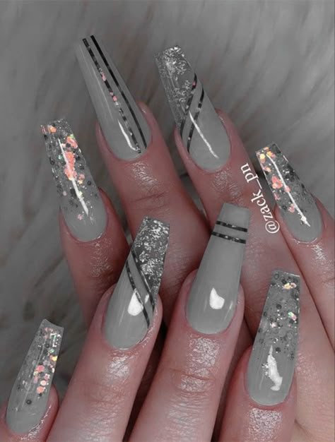 Classy Ballerina Nails Chic, Fancy Nails Designs Classy Sparkle, Elegant Grey Nails, Cute Black And Silver Nails, Grey Coffin Nail Ideas, Grey Acrylic Nails Designs, Elegant Nails Classy Coffin, Short Coffin Shape Nails Designs, Gray Nails With Glitter