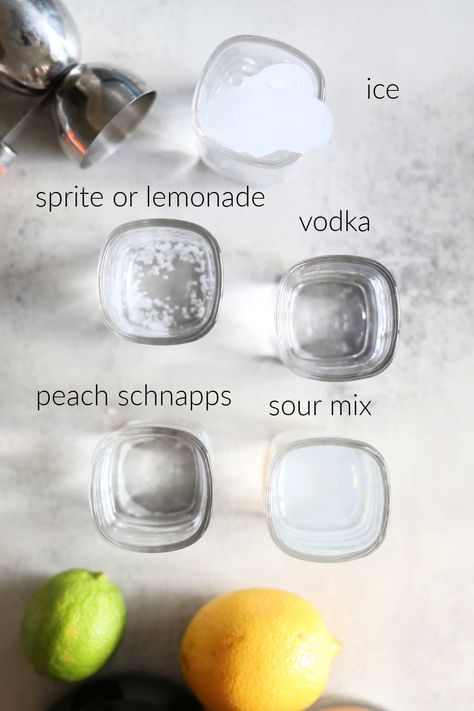 Alcoholic Drinks Vodka, Homemade Sour Mix, Popular Alcoholic Drinks, Vodka Tonic, Tea Drink Recipes, Sour Mix, Tea Cocktails, Boozy Drinks, Peach Schnapps