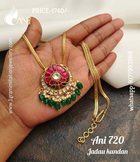 Kundan Necklace, Gold Jewelry Simple, Kundan Necklaces, Antique Design, Kundan Jewellery, Short Necklace, Gold Jewelry Fashion, Collar Necklace, Gemstone Necklace