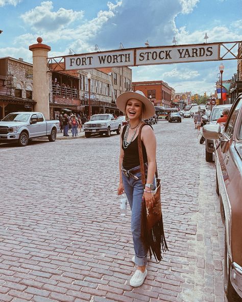 Texas Outfit Inspiration, Outfit Ideas For Texas Trip, Fort Worth Stockyards Outfit Summer, Texan Day Outfit, Stockyard Outfits, Cute Texas Outfits, Dallas Texas Outfits Summer, Fort Worth Outfit Ideas, Fort Worth Texas Outfit