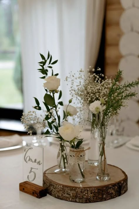 Jars On Wedding Tables, Circle Table Reception Decor, Log Centrepiece Wedding, Bud Vases On Wood Slice, Round Table Centerpieces Wedding Rustic, Wedding Decoration Round Table, Wedding Circle Table Decorations, No Flower Wedding Centerpieces, Round Reception Table Decorations