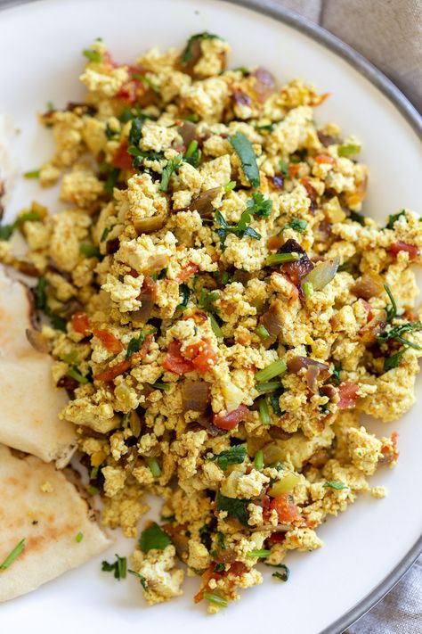 Tofu Bhurji - Vegan Bhurji or Akoori . Indian Scrambled eggs. Tofu scrambled with onion, tomato, cilantro and cumin for a delicious Eggless Bhurji Scramble Breakfast. #Vegan #Glutenfree #Nutfree #Recipe #VeganRicha #indianRecipe #tofuburji Can be soyfree. Tofu Bhurji, Breakfast Scramble, Breakfast Vegan, Vegan Richa, Tofu Scramble, Breakfast Delicious, Indian Breakfast, Dinner Recipes For Kids, Vegan Breakfast Recipes