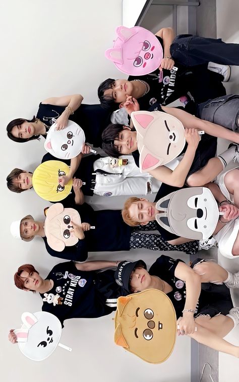 Kpop Iphone Wallpaper, Kids Zoo, 17 Kpop, Stray Kids Chan, Kids Groups, Skz In Cute, Savage Kids, Homeless Children, Disney Cars