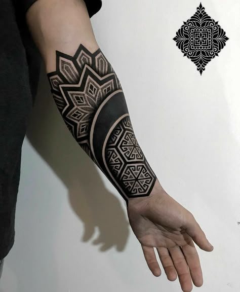 Mandala Half Sleeve Tattoo Men, Tato Mandala, Tato Maori, Geometric Tattoo Sleeve Designs, Mangas Tattoo, Mandala Tattoo Sleeve, Catrina Tattoo, Geometric Mandala Tattoo, Geometric Sleeve Tattoo