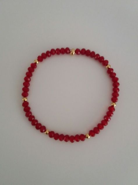 Ideas Para Pulseras Aesthetic, Accesorios Aesthetic, Diy Beaded Rings, Red Beaded Bracelet, Aesthetic Colors, Red Bead, Beaded Rings, Shakira, Aesthetic Makeup