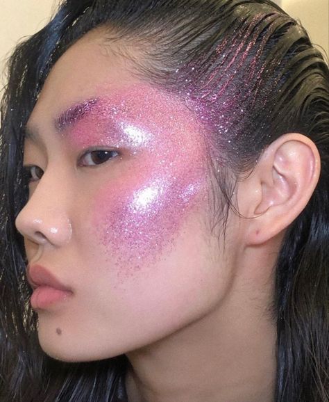 Space Royalty, Euphoria Aesthetic, Rave Babe, Aesthetic Winter, Makeup Rooms, Makeup Game, Horror Movie Characters, Aesthetic People, Editorial Makeup