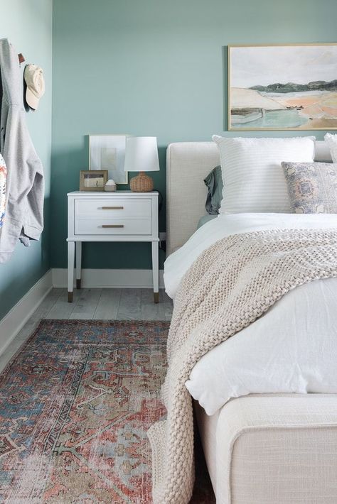 Girl bedroom design with upholstered bed Rainbow Taylor Swift, Teal Teen Bedroom, Taylor Swift Bedroom, Lily Pad Cottage, Taylor Swift Inspired Art, Soccer Themed Room, Bedroom Ideas Green, Vintage Door Decor, Teen Girl Bedroom Designs