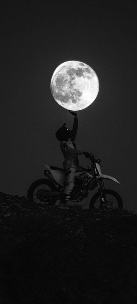 Dirtbike Aesthetic, Dirt Bike Aesthetic, Motorbike Boys, Bikers Aesthetic, Moto Wallpaper, Biker Wallpaper, Motocross Photography, Driving Motorcycle, Motorcycle Guy