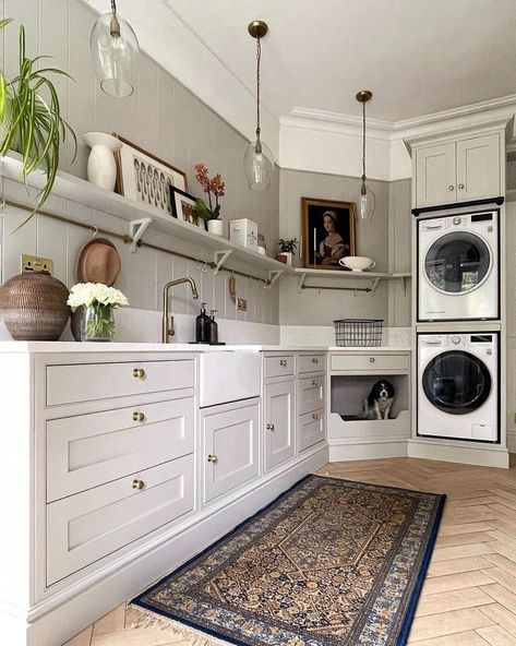 Now you see it, now you don't.... We're officially obsessed with this beautiful and brilliant laundry concept by @jeanstofferdesign that… | Instagram Angled Wall In Kitchen, Kitchen Design With Angled Walls, Angled Corner Wall, Kitchens With Angled Walls, Laundry Room Layout Floor Plans, Angled Kitchen, Stable Conversion, Photo Angles, Angled Wall