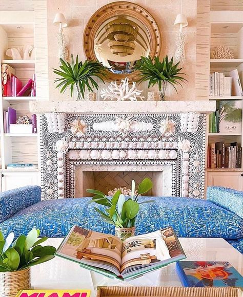 Regency Revival | Monday Monday! The Chiefs won the Super Bowl, Rhianna is pregnant & more importantly the Murdaugh trial resumes today. What are you most… | Instagram Airbnb Beach House, Spring Decor Ideas, Florida Cottage, Home Backyard, Palm Beach Regency, Palm Beach Style, Beach Interior, Garden Home Decor, Decor Flowers