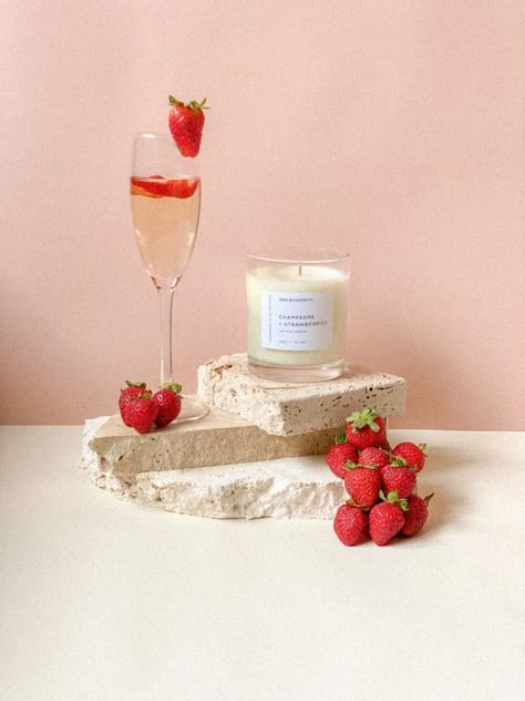 14 Candle Photography Ideas for Perfect Candlelight Shots Candle Fotoshoot, Photos Of Candles, Scented Candles Product Photography, Summer Candle Aesthetic, Product Photography Ideas Candles, Candle Promo Ideas, Candle Marketing Photos, Product Staging Photography, Strawberry Product Photography