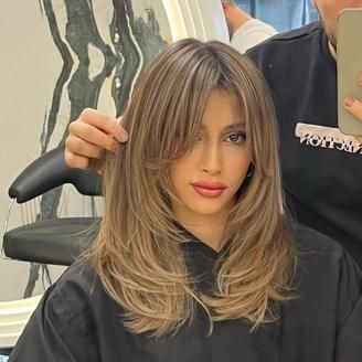 Top 30 Medium Layered Haircuts to Revamp Your Look in 2024 Hairstyles Designs, Long Length Haircuts, Layered Thick Hair, Voluminous Waves, Women's Haircuts, Layered Haircuts Shoulder Length, Medium Layered Haircuts, Bob Hairstyles For Thick, Medium Layered Hair