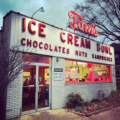 9 Legendary Family-Owned And Operated Restaurants In Ohio Ohio Getaways, Ohio Day Trips, Ohio Bucket List, Places To Visit In Ohio, Ohio Destinations, Ohio Vacations, Best Homemade Ice Cream, Amazing Restaurants, Only In Ohio