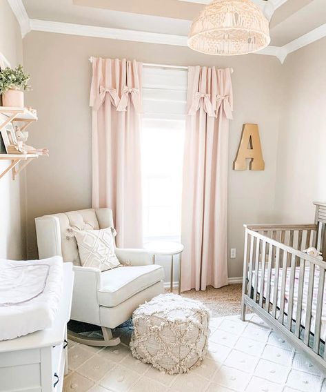 43 Baby Girl Nursery Ideas for a Swoon-Worthy Room Girl Nursery Pink, Baby Nursery Inspiration, Baby Room Themes, Nursery Room Design, Girl Nursery Room, Baby Room Inspiration