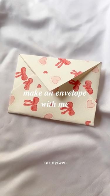 Credit Tiktok @karinyiwen I believe that some of the best ways to show your love for someone is when you create something handmade just for them! Try creating this amazing DIY gift! Follow my page for more amazing DIY ideas and presents to impress that special someone! Posting everyday! Make An Envelope, Diy Gift For Bff, Gift For Bff, Birthday Gifts For Friends, Diy Birthday Gifts For Friends, Diy Gift Set, Creative Gifts For Boyfriend, Diy Gifts For Him