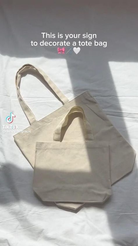 Couqutte Aesthetic Clothing, Girly Accessories Aesthetic, Couqutte Accessories, Cute Pink Tote Bag, Tiktok Craft Ideas, Coquette Things To Sew, Coquette Bag Aesthetic, Coquette Diy Gifts, Tote Bag Painting Ideas Coquette