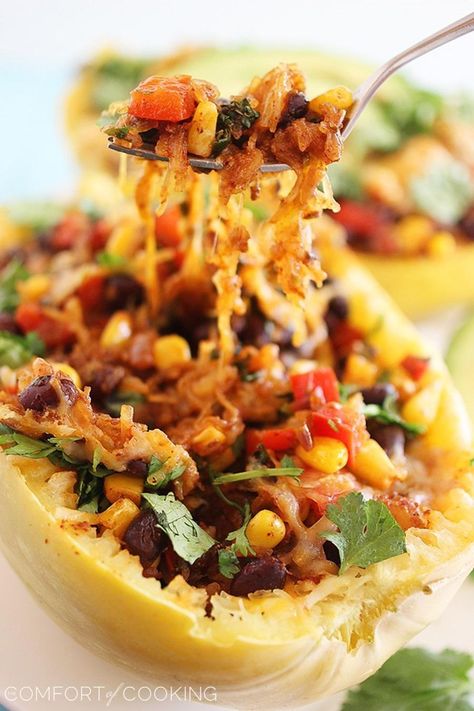 The Comfort of Cooking » Southwestern Stuffed Spaghetti Squash Healthy Spaghetti Squash Recipes, Stuffed Spaghetti Squash, Healthy Spaghetti, Spaghetti Squash Recipe, Stuffed Squash, Mexican Flavors, Recipes With Ground Beef, Squash Recipe, Spaghetti Squash Recipes