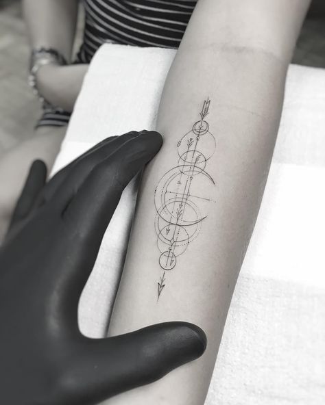 Orca Tattoo, Moon Phases Tattoo, Hamsa Tattoo, Shape Tattoo, Moon Tattoo Designs, Inspiration Tattoos, Geometric Tattoo Design, Initial Tattoo, Tiny Tattoo