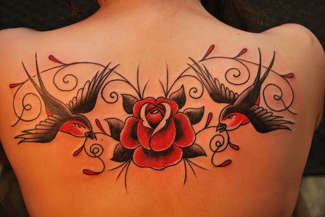 birdie backpiece by regina dementes.  this almost makes me have tattoo regret... almost. Bird Chest Tattoo Female, Bird Chest Tattoo, Swallow Hand Tattoo, Lilies And Roses, Wrist Tattoos Girls, Bird Tattoos For Women, Rose Tattoo Thigh, Cute Tattoos On Wrist, Chest Tattoo Female