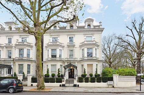 London's 'golden postcode' in Holland Park goes on sale for £7m Classic London House, London Houses Interior, London Aesthetic Houses, London Home Exterior Dream Houses, British Apartment, Luxury Houses In London, Victoria Beckham House, House Exterior London, Beckham House