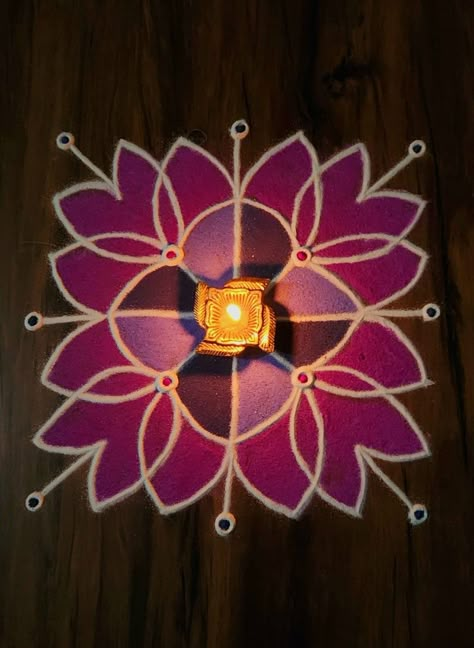 Diwali Muggulu With Flowers, Easy Rangoli Designs With Dots, Diwali Rangoli Simple Easy, Border Design Rangoli Easy, Round Rangoli Designs Latest Unique, Easy Diwali Rangoli Simple, Mini Rangoli Designs, Rangoli Simple Design Easy, Different Rangoli Designs